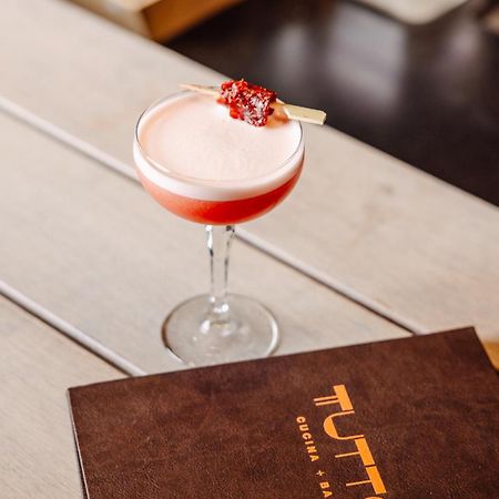 Peppers Waymouth Hotel Adelajda Zewnętrze zdjęcie A Clover Club cocktail