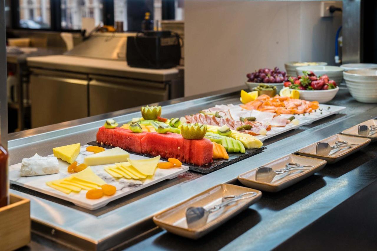 Peppers Waymouth Hotel Adelajda Zewnętrze zdjęcie A buffet at a hotel