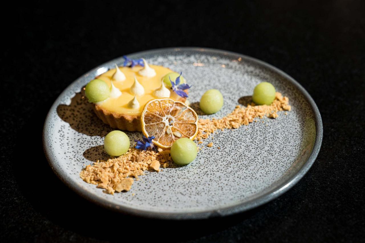 Peppers Waymouth Hotel Adelajda Zewnętrze zdjęcie A lemon meringue tart
