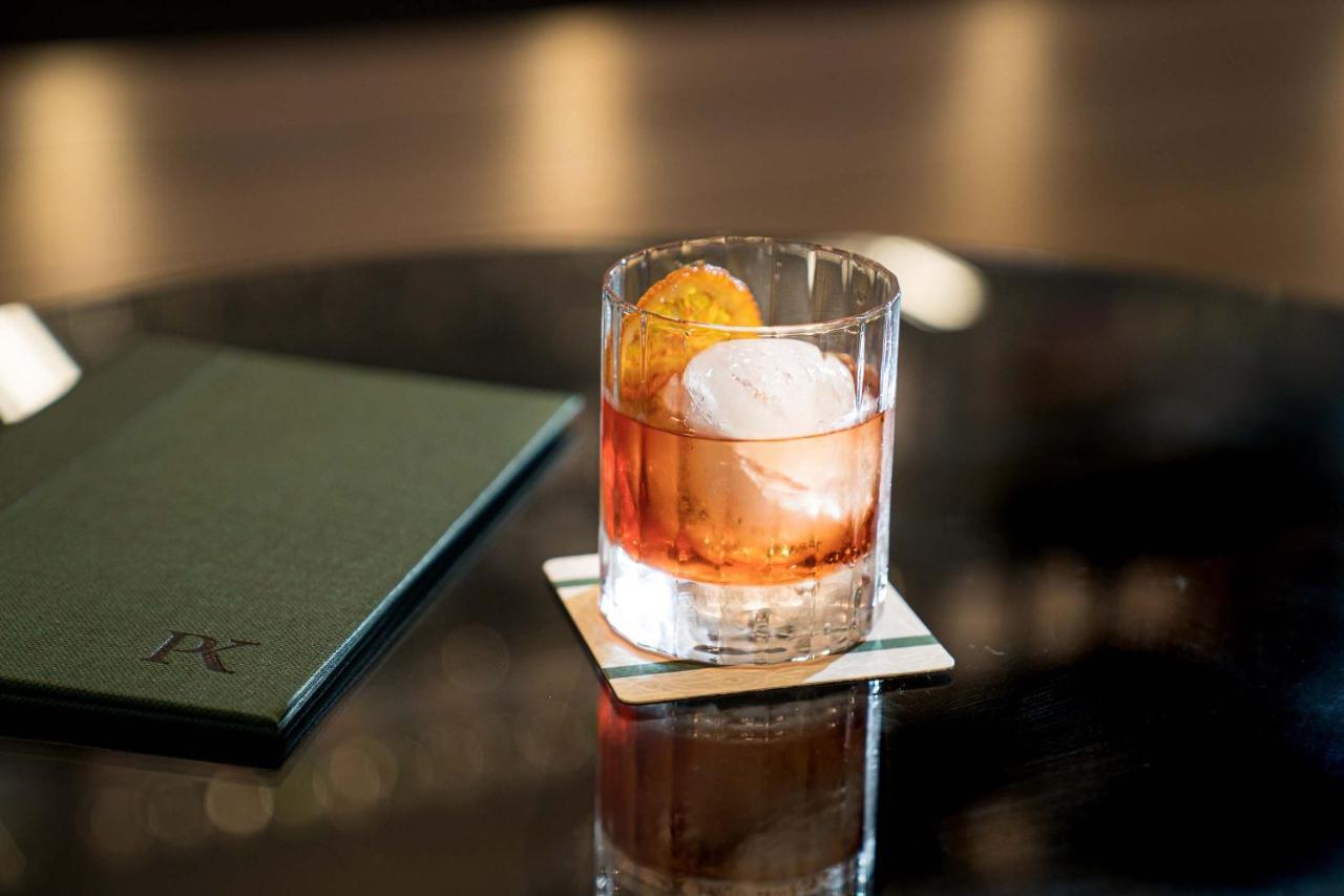 Peppers Waymouth Hotel Adelajda Zewnętrze zdjęcie A Negroni cocktail