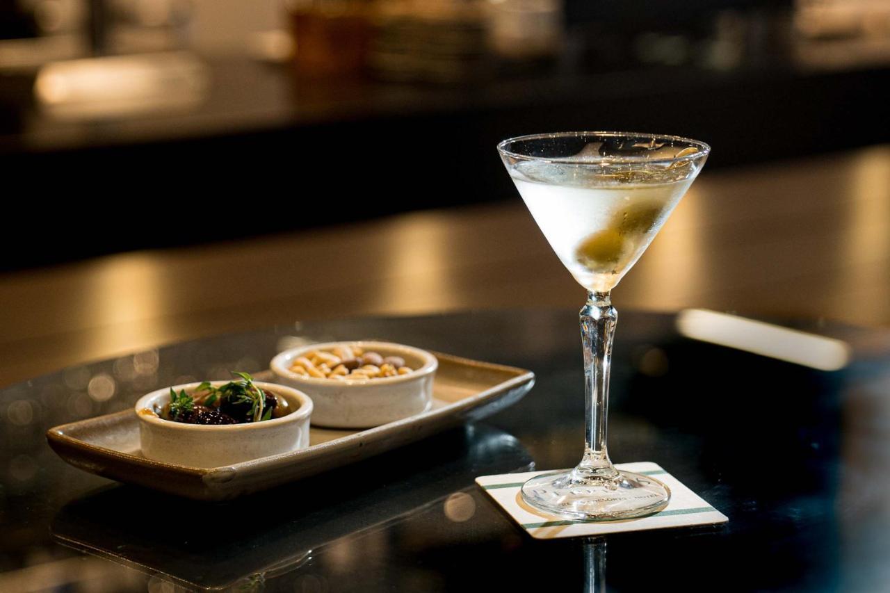 Peppers Waymouth Hotel Adelajda Zewnętrze zdjęcie A Vesper cocktail