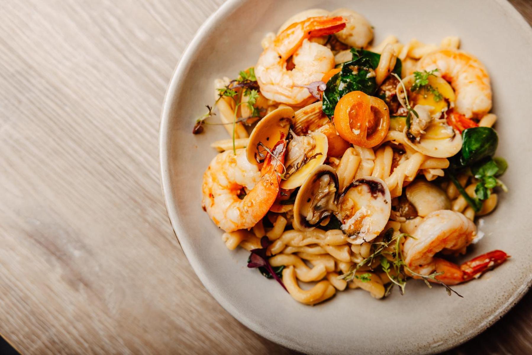 Peppers Waymouth Hotel Adelajda Zewnętrze zdjęcie Seafood chow mein